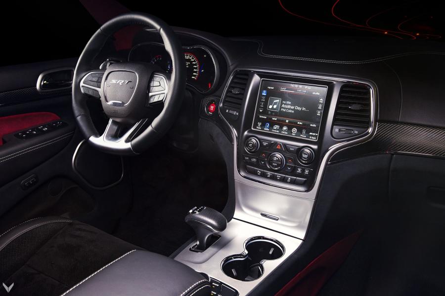 Торпедо Jeep Grand Cherokee SRT by Vilner 2016 года  (фото 4 из 16)